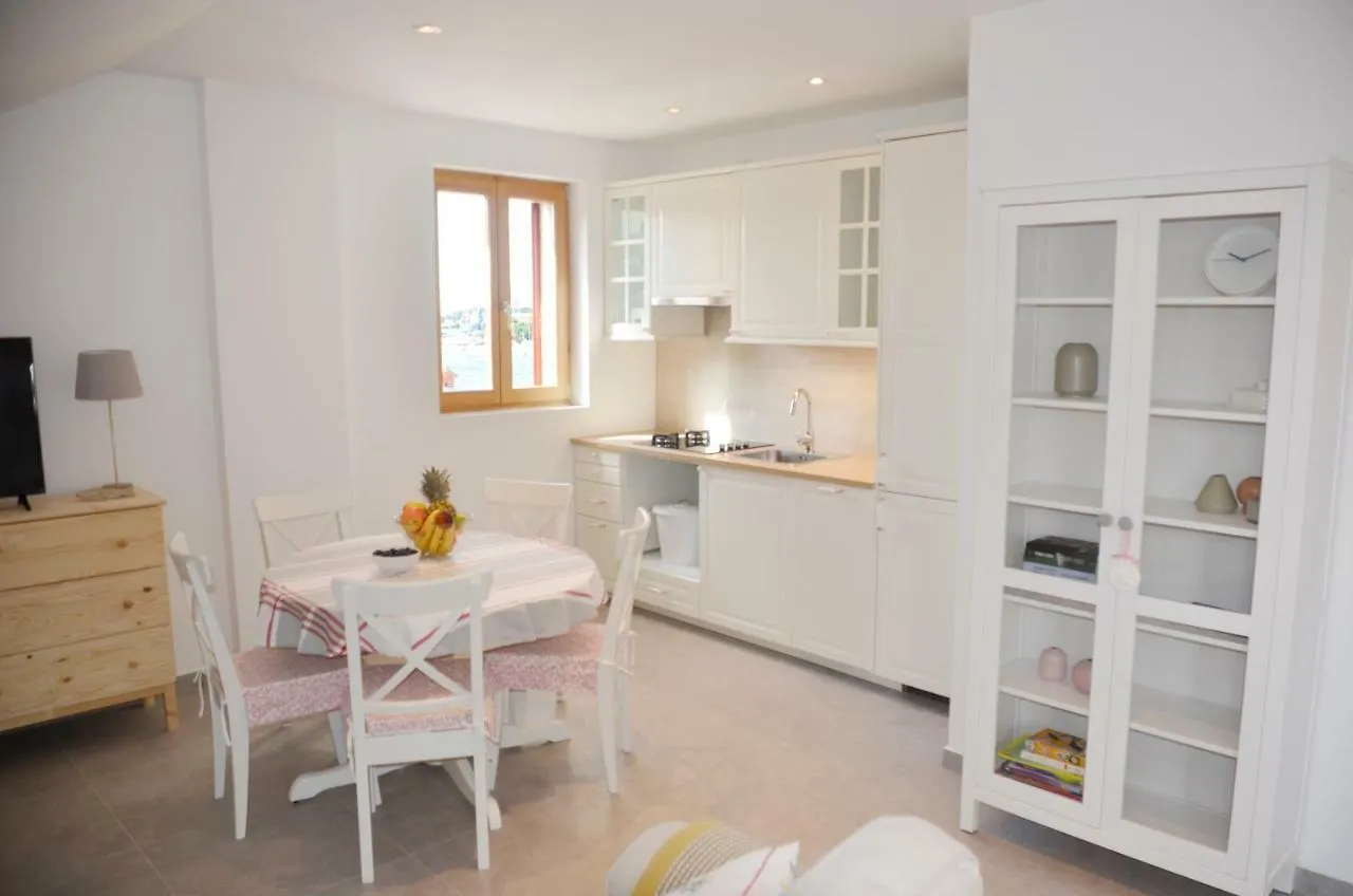 Buga Apartment In Center Of 말리로시니