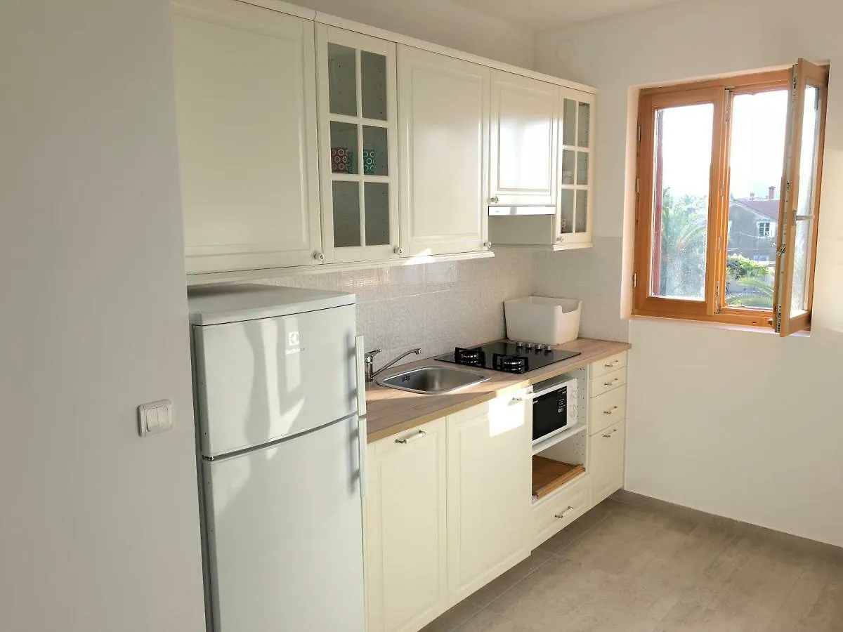 Buga Apartment In Center Of 말리로시니