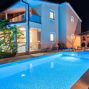 https://apartments-lara.in-istria.net