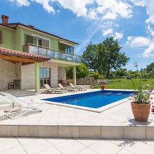 https://apartments-cekada.in-istria.net